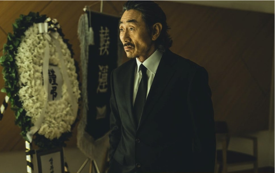 주운의 회장. 남기석의 죽음으로 장례식장을 찾은 이주운. 주운의 회장. 남기석의 죽음으로 장례식장을 찾은 이주운.